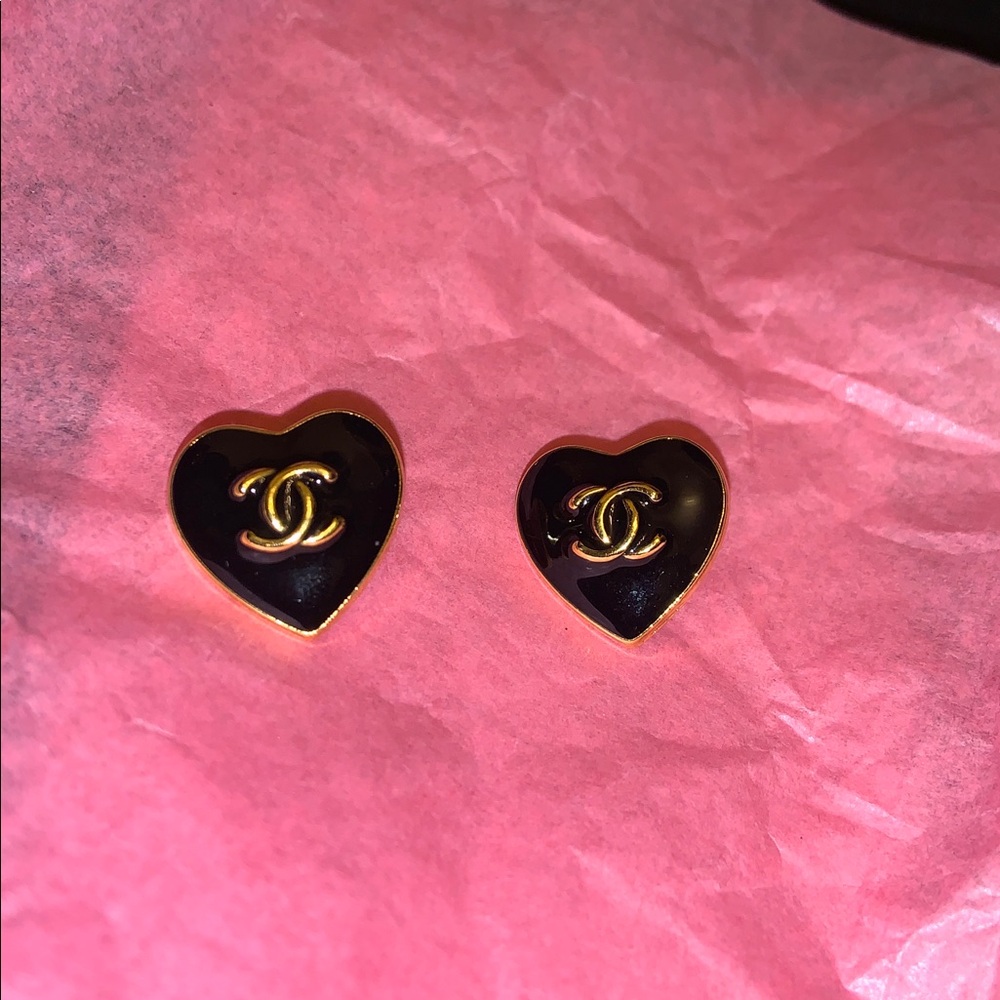 🌸🎁Black and Gold Heart Cambron Chanel button set of 2 1990s Vintage Hearts